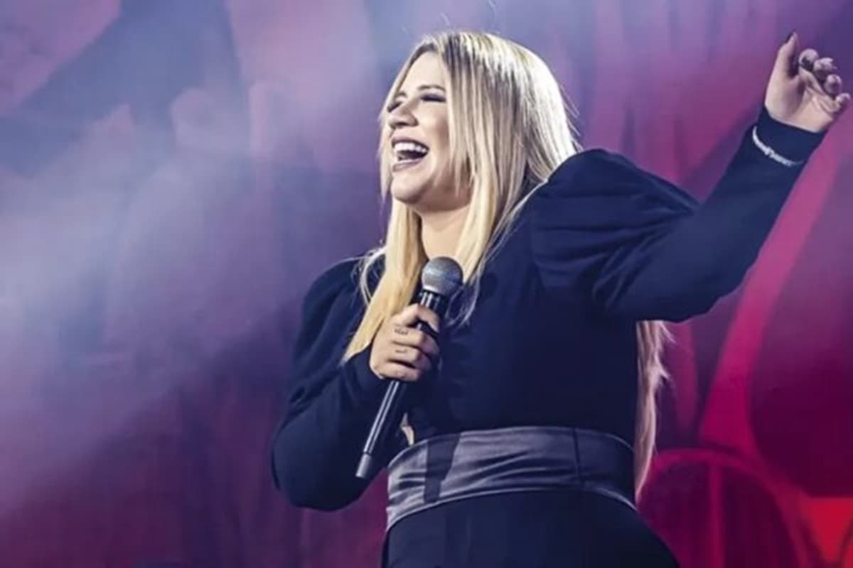 Entenda: Marília Mendonça evitou músicas próprias para fugir de fofocas, diz livro