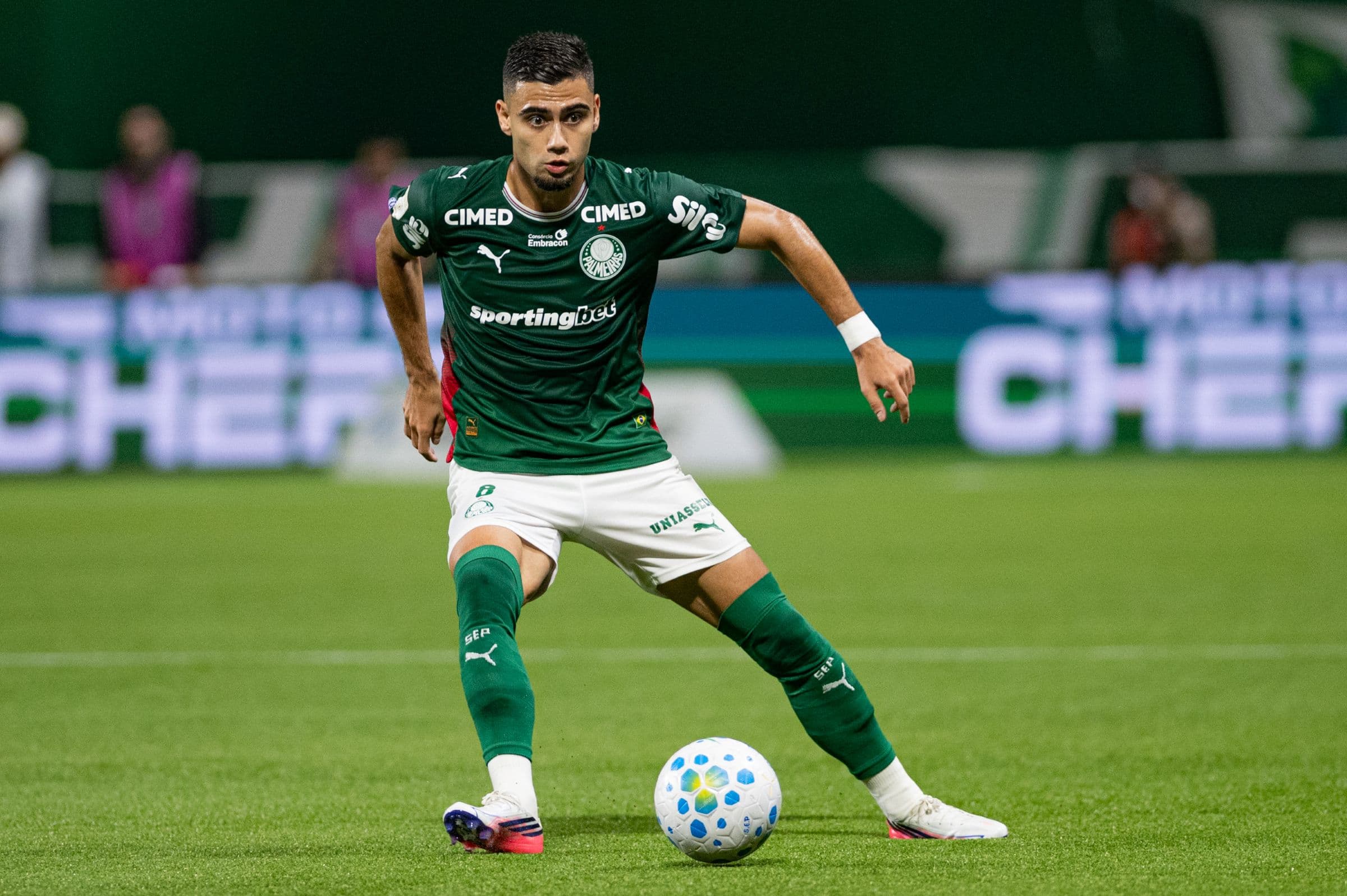 "Instinto" — Andreas Pereira se desculpa após expulsão em jogo do Palmeiras