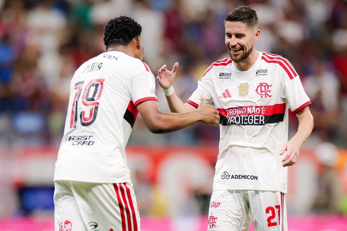Flamengo conquista vitória sobre o Bahia e retoma liderança do Campeonato Brasileiro