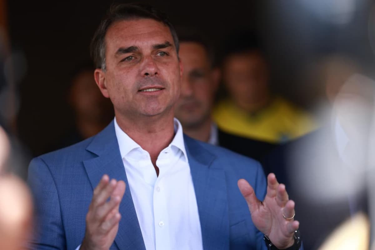 Panorama: Petistas dizem que chance de Flávio alterar fim da 6x1 é "zero"