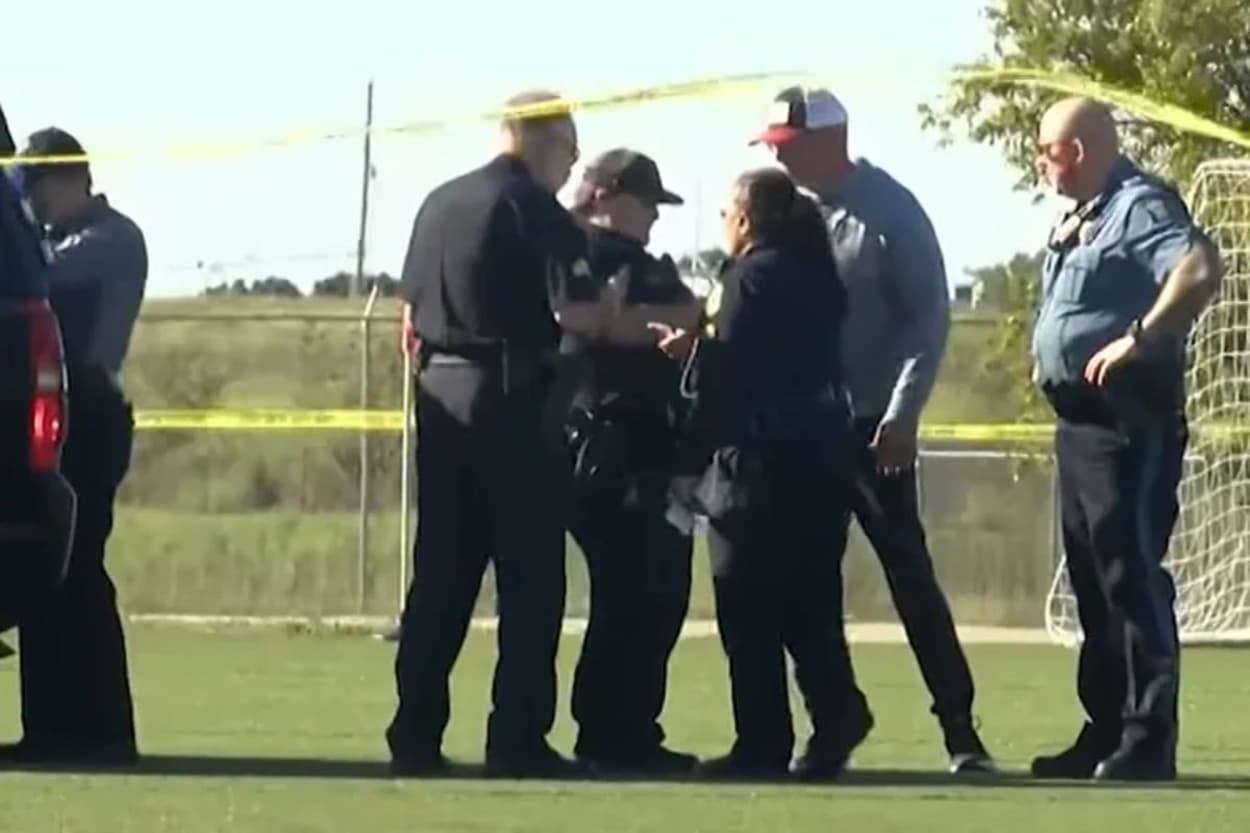 Em destaque: Mulher invade campo de futebol e mata uma criança e um homem nos EUA
