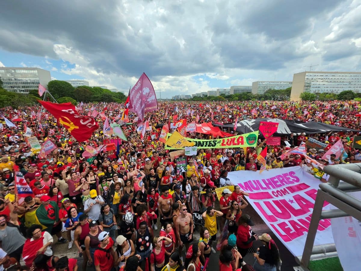 Entenda: Ato da virada reúne 40 mil apoiadores de Lula na Esplanada, diz organização