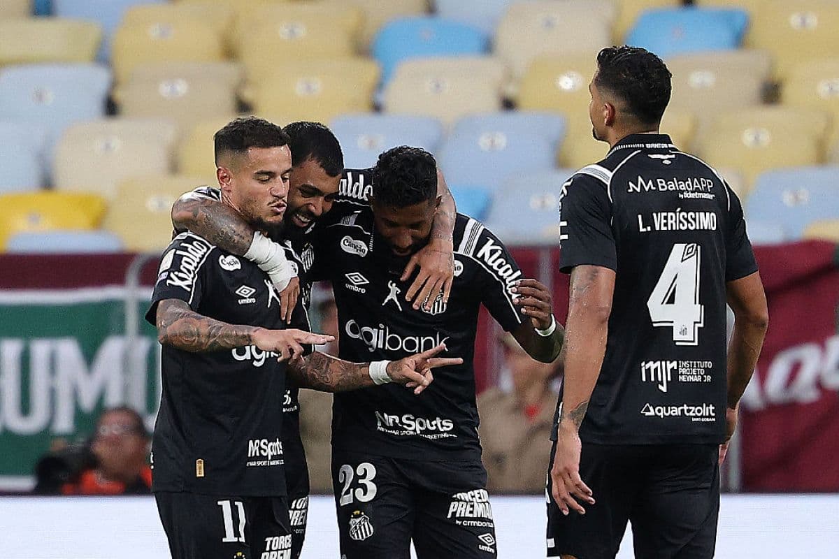 Fique por dentro: Philippe Coutinho marca primeiro gol pelo Santos contra o Fluminense