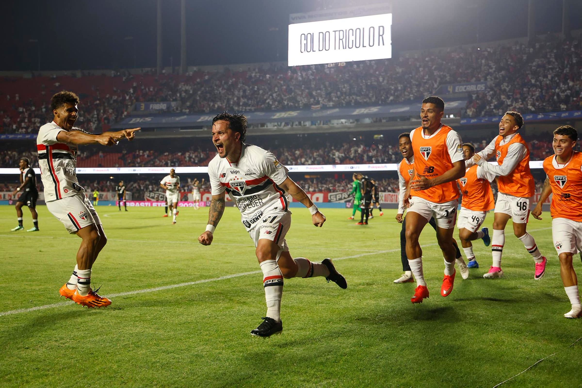 São Paulo leva a melhor contra Vasco e se firma na briga por vaga na Libertadores 2027