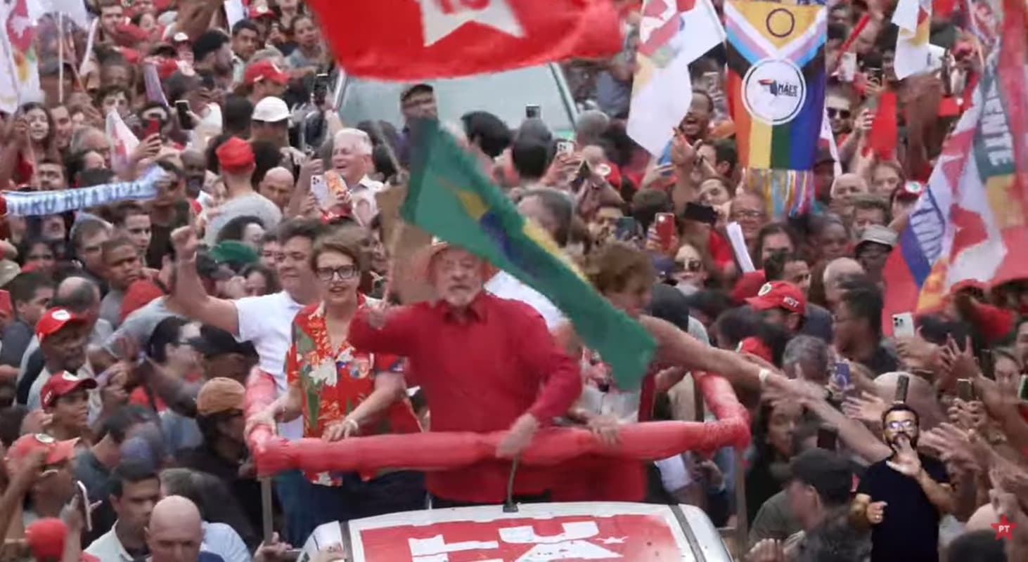 "Ninguém vai ter prejuízo com fim da 6x1" — Em MG, Lula fala a empresários