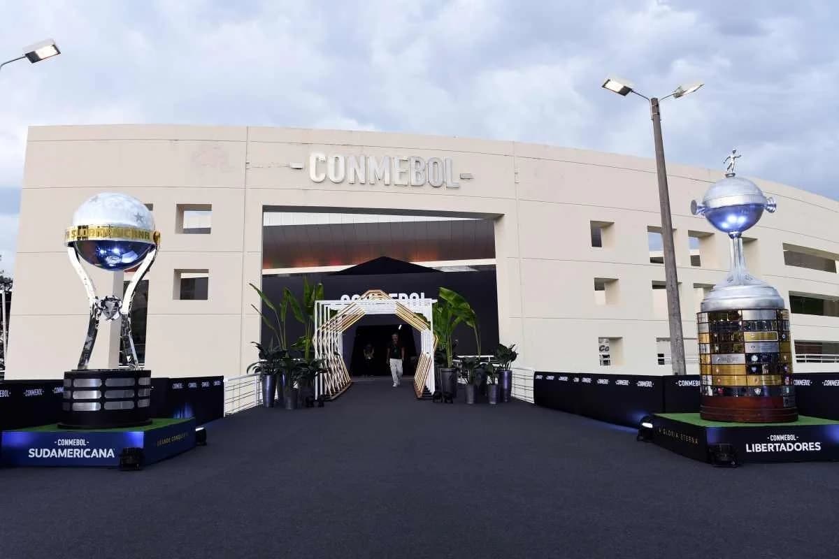 Em destaque: Conmebol define árbitros para semifinais da Libertadores e Sul-Americana