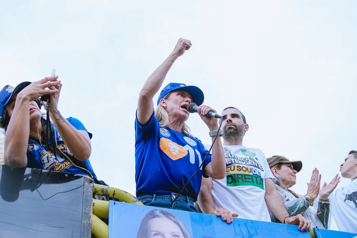 Atualização: "Exército verde amarelo vai até o final", diz Celina em motocarreata no DF