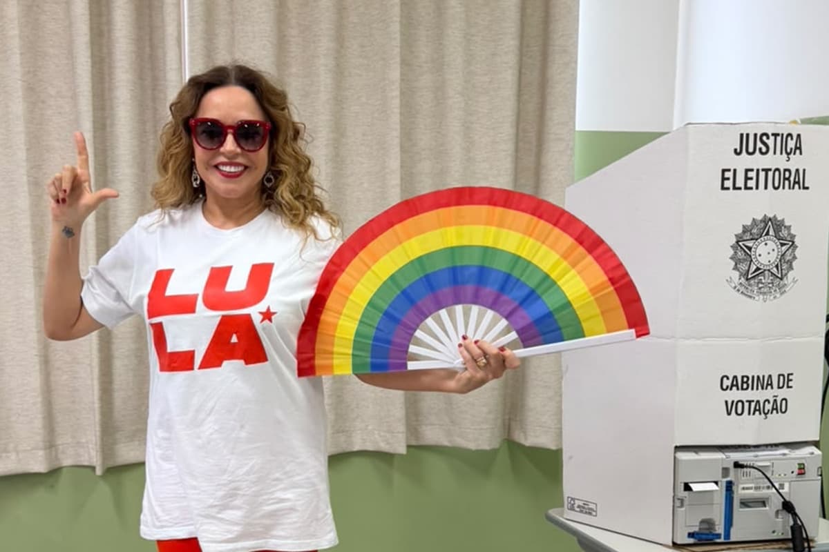 Panorama: Após Caetano no RJ, Daniela Mercury convoca "ato pela democracia" na BA