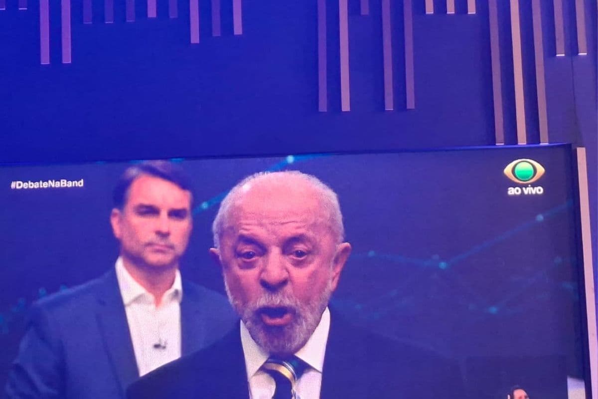 Fique por dentro: A reclamação de ministro de Lula a Flávio no intervalo do debate da Band