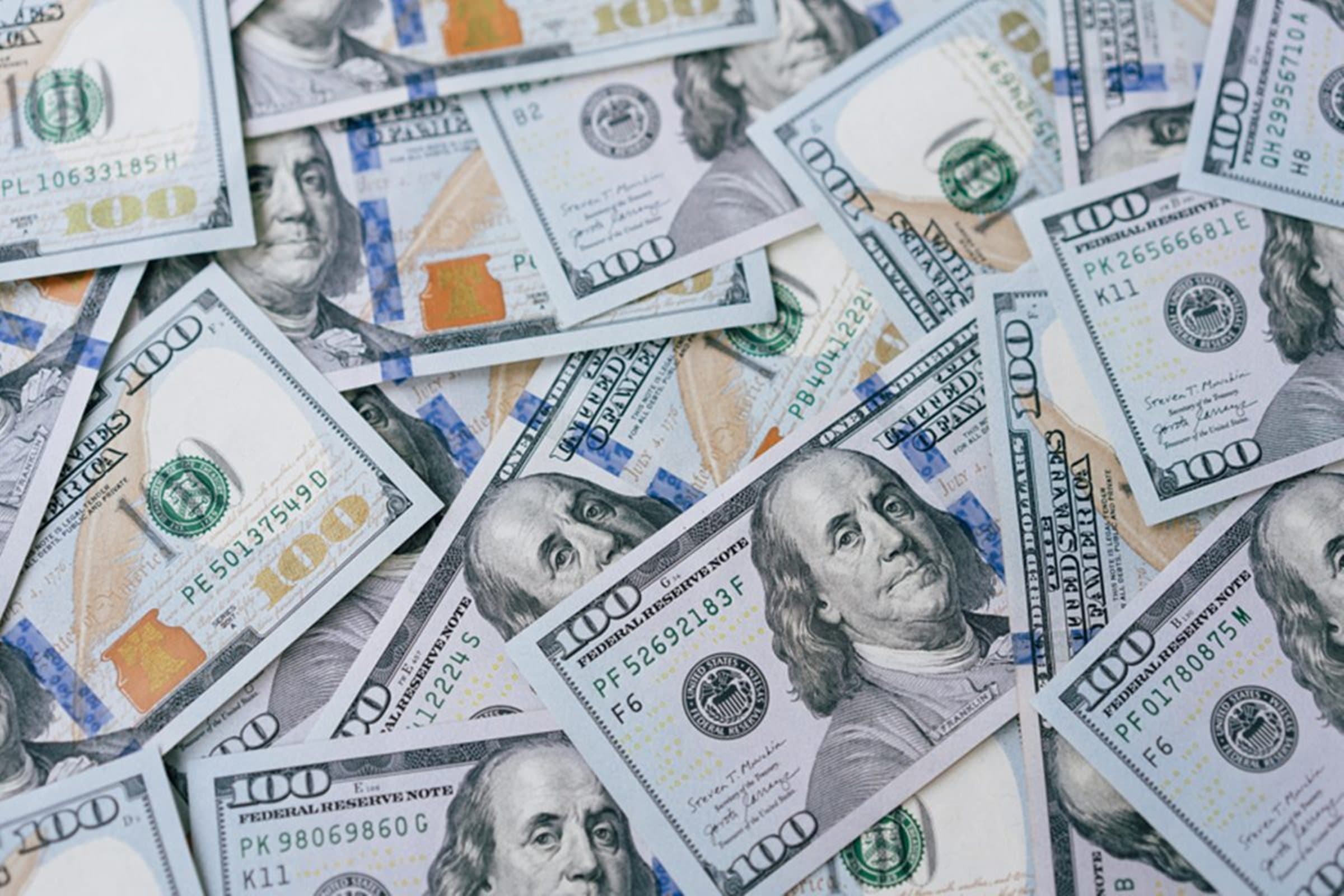 Dólar disponibiliza em queda na última semana antes do 2º turno das eleições