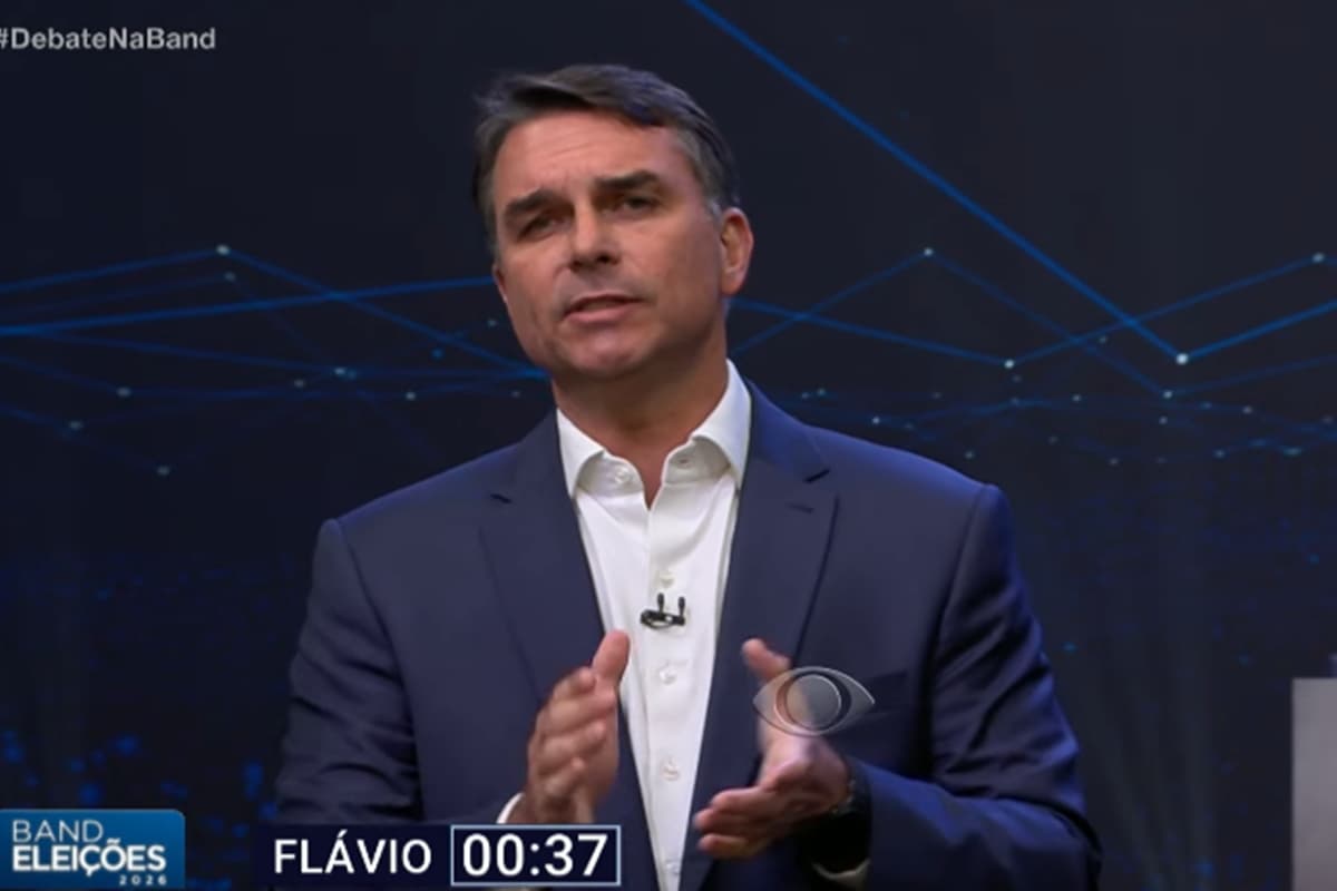 Região: Flávio diz que Brasil está subordinado a "organizações terroristas"