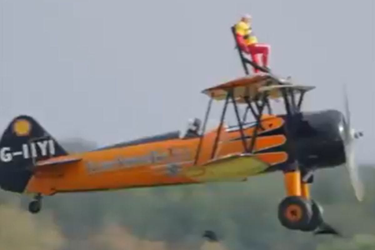 Atualização: Mulher de 99 anos entra para o Guinness após fazer manobras em asa de avião