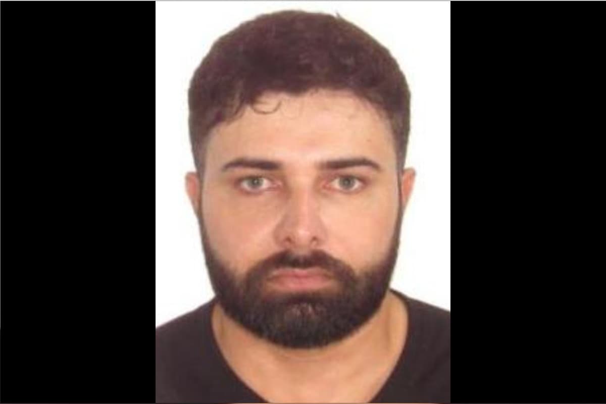 Homem que matou ex a tiros no meio da rua é procurado pela autoridades policiais