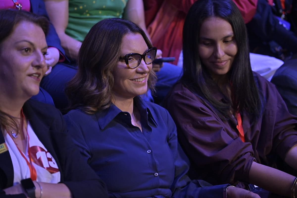 Em destaque: Janja leva bronca da produção durante debate entre Lula e Flávio