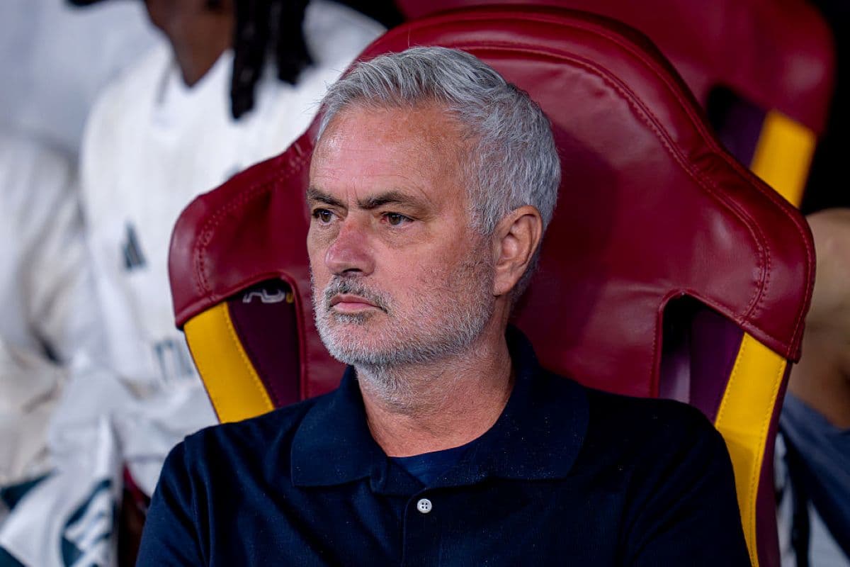"Eu teria forçado uma saída" — José Mourinho sai em defesa de Vini Jr.