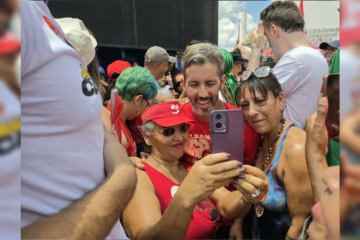 Atualização: "O povo tá na rua defendendo direitos", diz Grass em ato da esquerda no DF