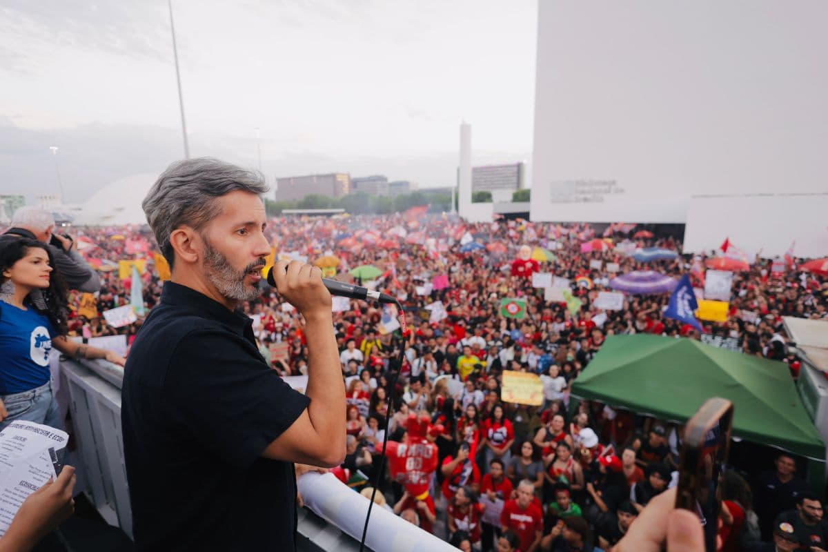 Panorama: Leandro Grass tem sabatina, caminhadas e panfletagens nesta segunda (19/10)