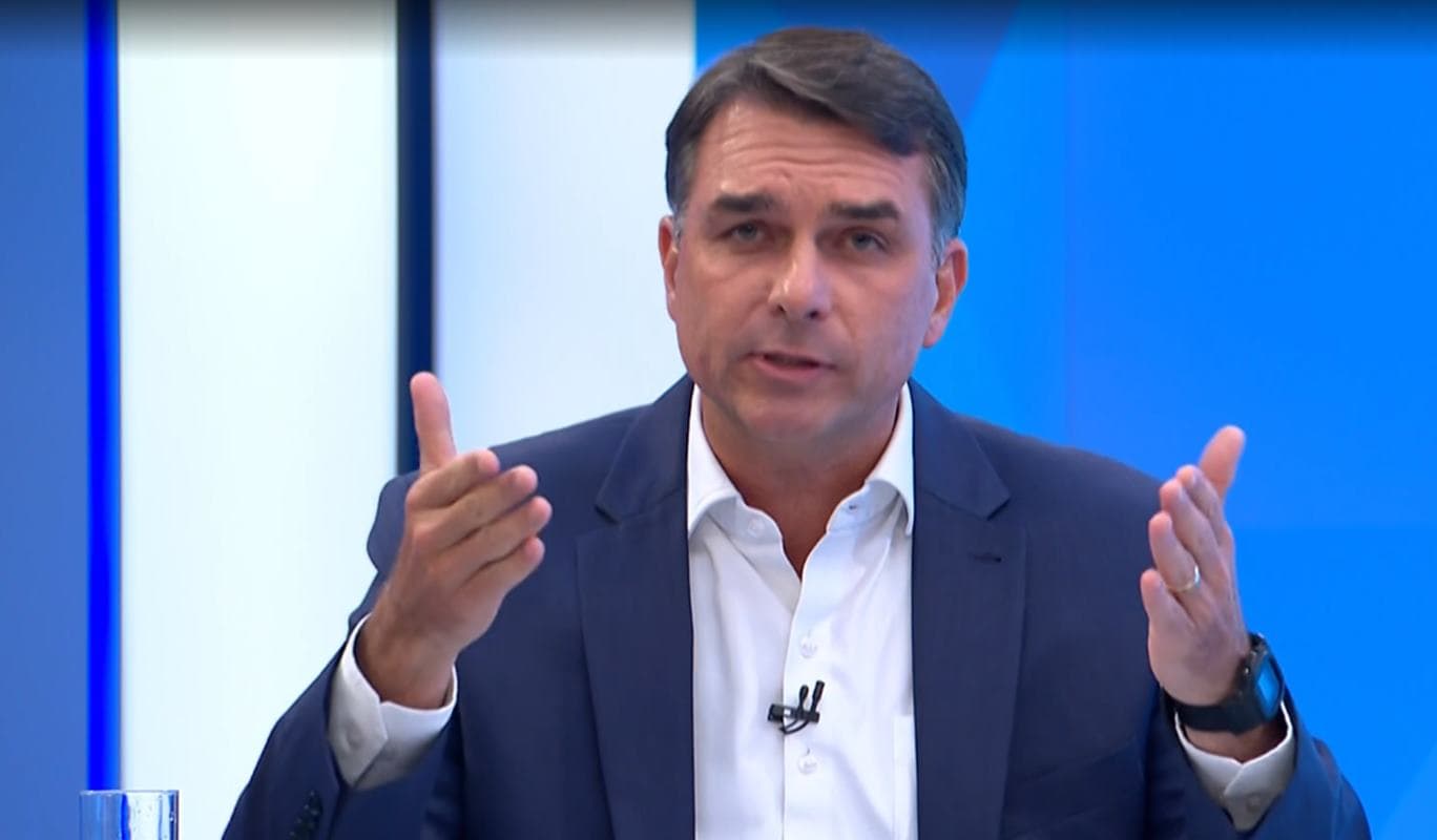 Fique por dentro: Flávio evita falar de Nunes Marques e diz que Moraes “persegue adversários”