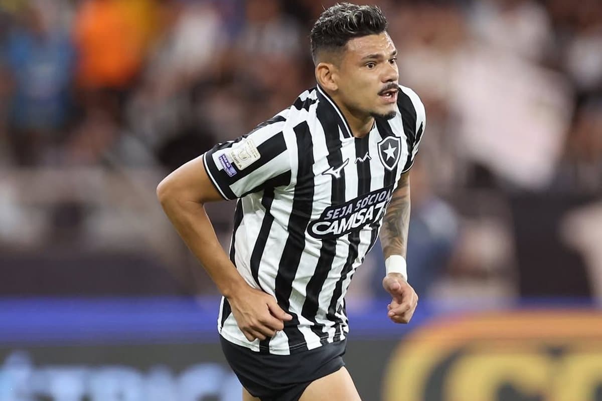 Tiquinho marca no início, Botafogo conquista vitória sobre a Chapecoense e se afasta do Z4