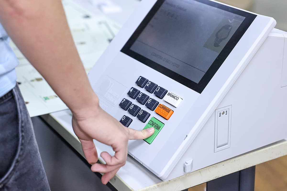 Fique por dentro: 51% são contra reeleição e 46% defendem mais de um mandato; diz Datafolha