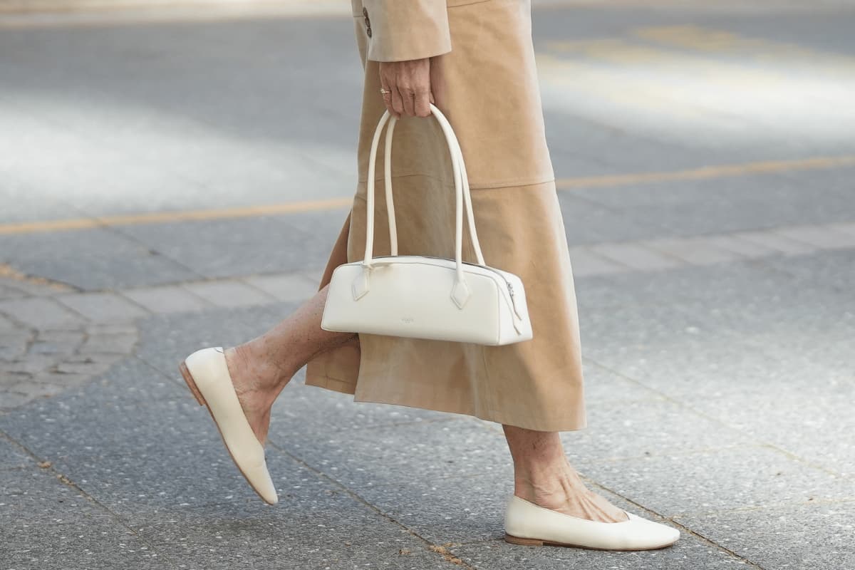 Entenda: Bolsas east-west e alças longas estão em alta; veja modelos