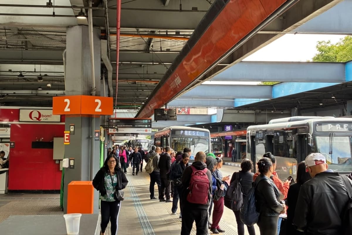 Região: Greve de ônibus pegou passageiros de surpresa na zona sul de São Paulo