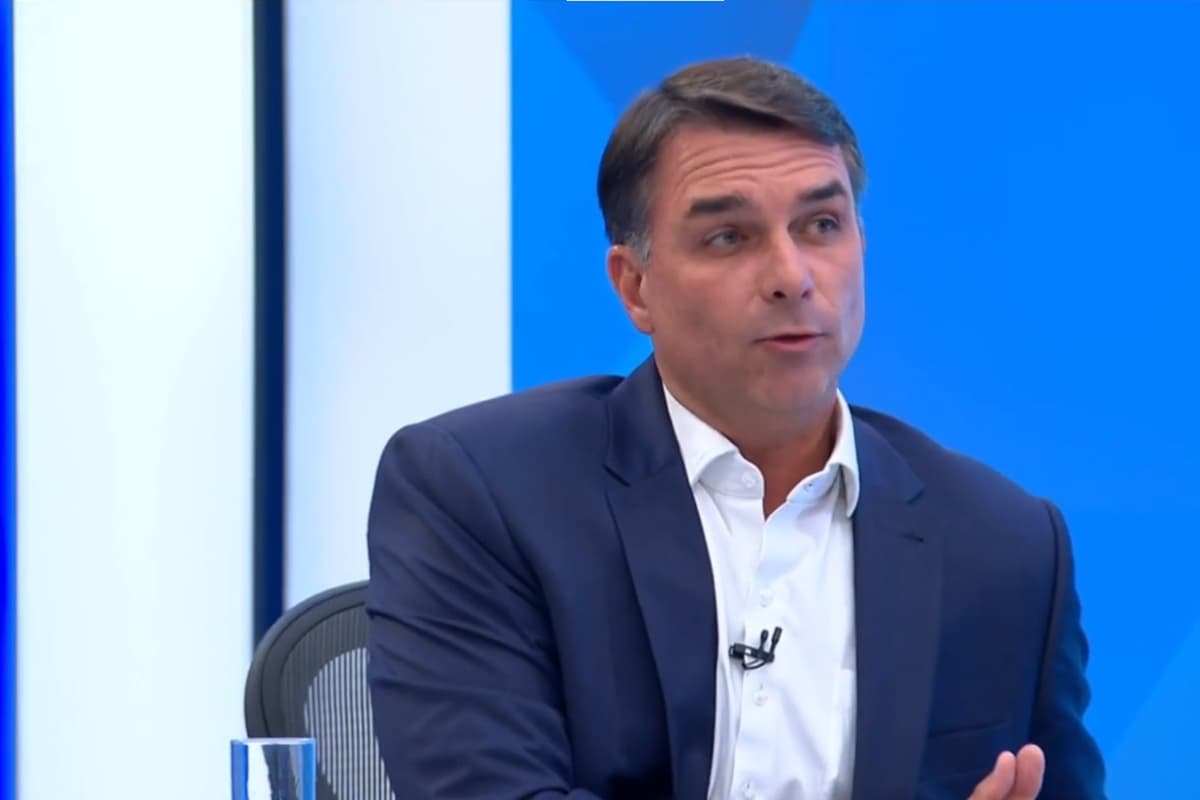 Atualização: "O maior ajuste fiscal que o Brasil pode fazer é tirar o Lula", diz Flávio