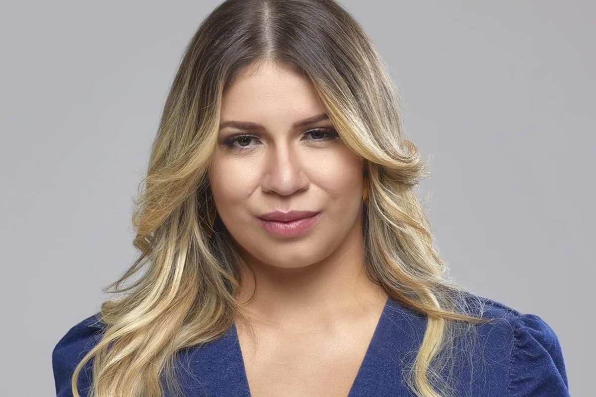 Fique por dentro: Veja fotos de Marília Mendonça de antes da fama até acidente trágico