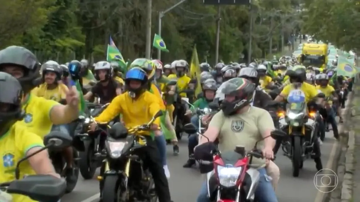Fique por dentro: Flávio Bolsonaro faz campanha em Vitória e Salvador; apoiadores realizam atos e carreatas em capitais brasileiras