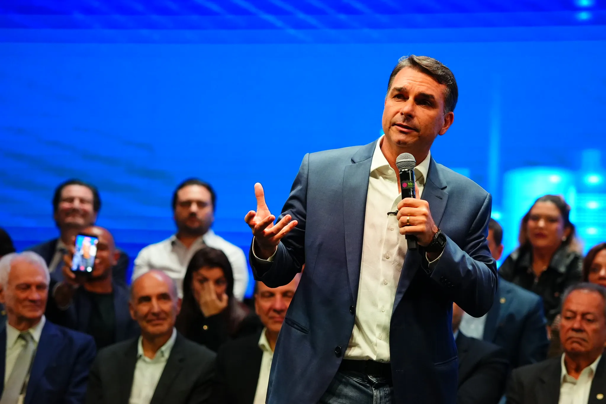 os nomes estratégicos que circulam nos bastidores para um eventual governo — O tabuleiro de Flávio Bolsonaro