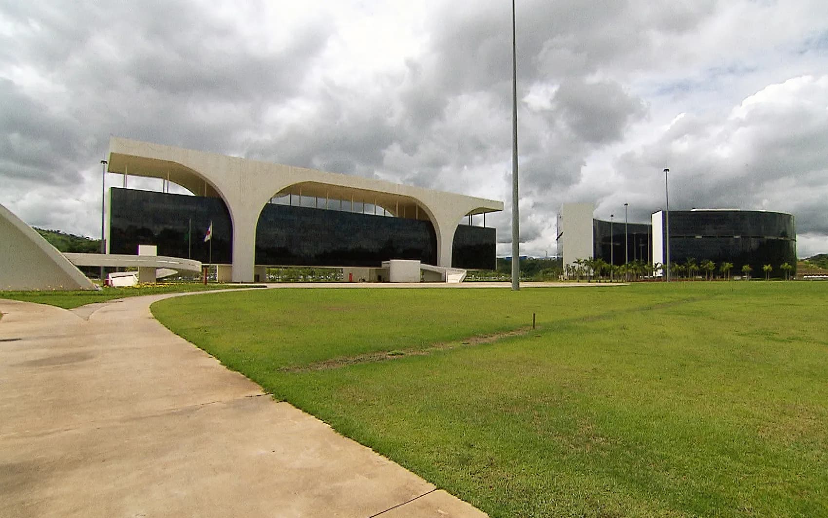 Panorama: Governo de MG recorre contra decisão que determina pagamento integral aos professores no 5º dia útil