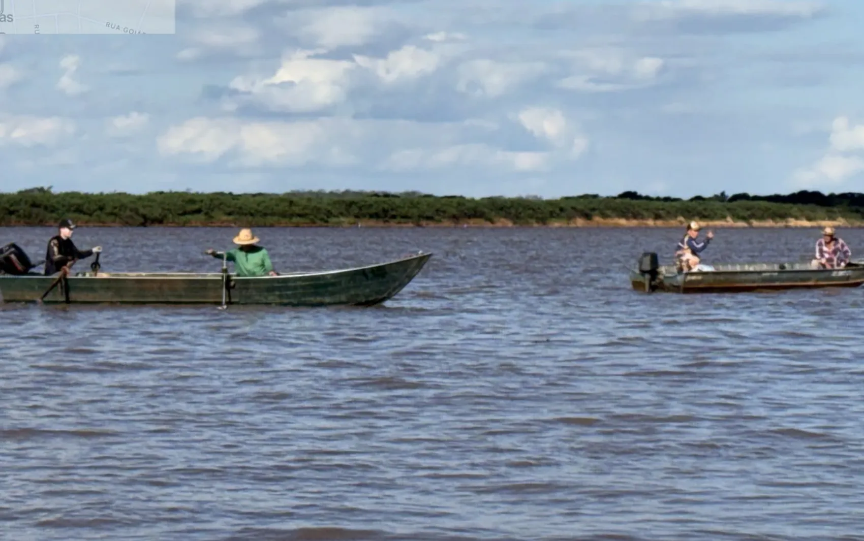 ‘Pessoal fica comovido’ — Pescadores se mobilizam na busca por jovens desaparecidos no Rio Grande, no interior de SP