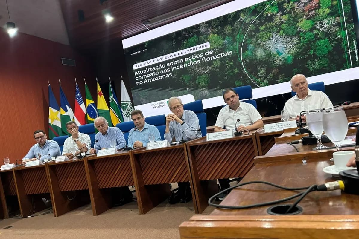 Fique por dentro: Forças Armadas ampliam combate às queimadas no Amazonas com aviões, navios e mais militares
