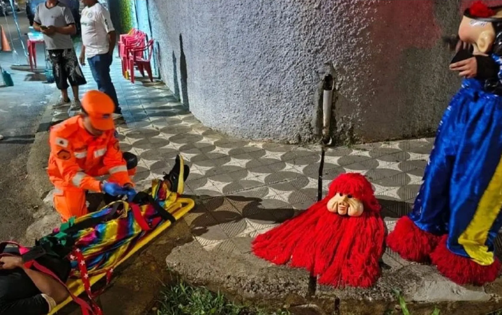 Entenda: Adolescente fantasiado de Fofão fica ferido após cair durante apresentação em MG