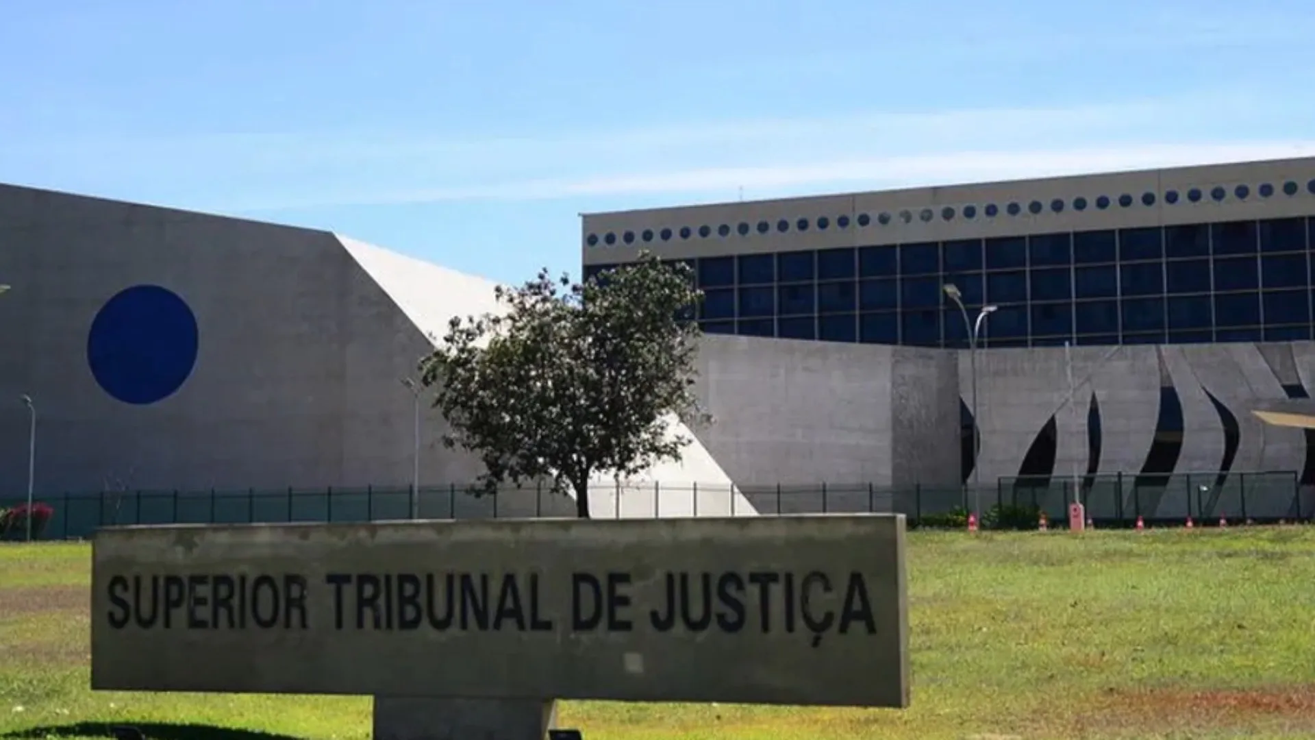 STJ disponibiliza investigação e exonera servidor suspeito de vazar minutas de decisões a advogado amigo de Flávio