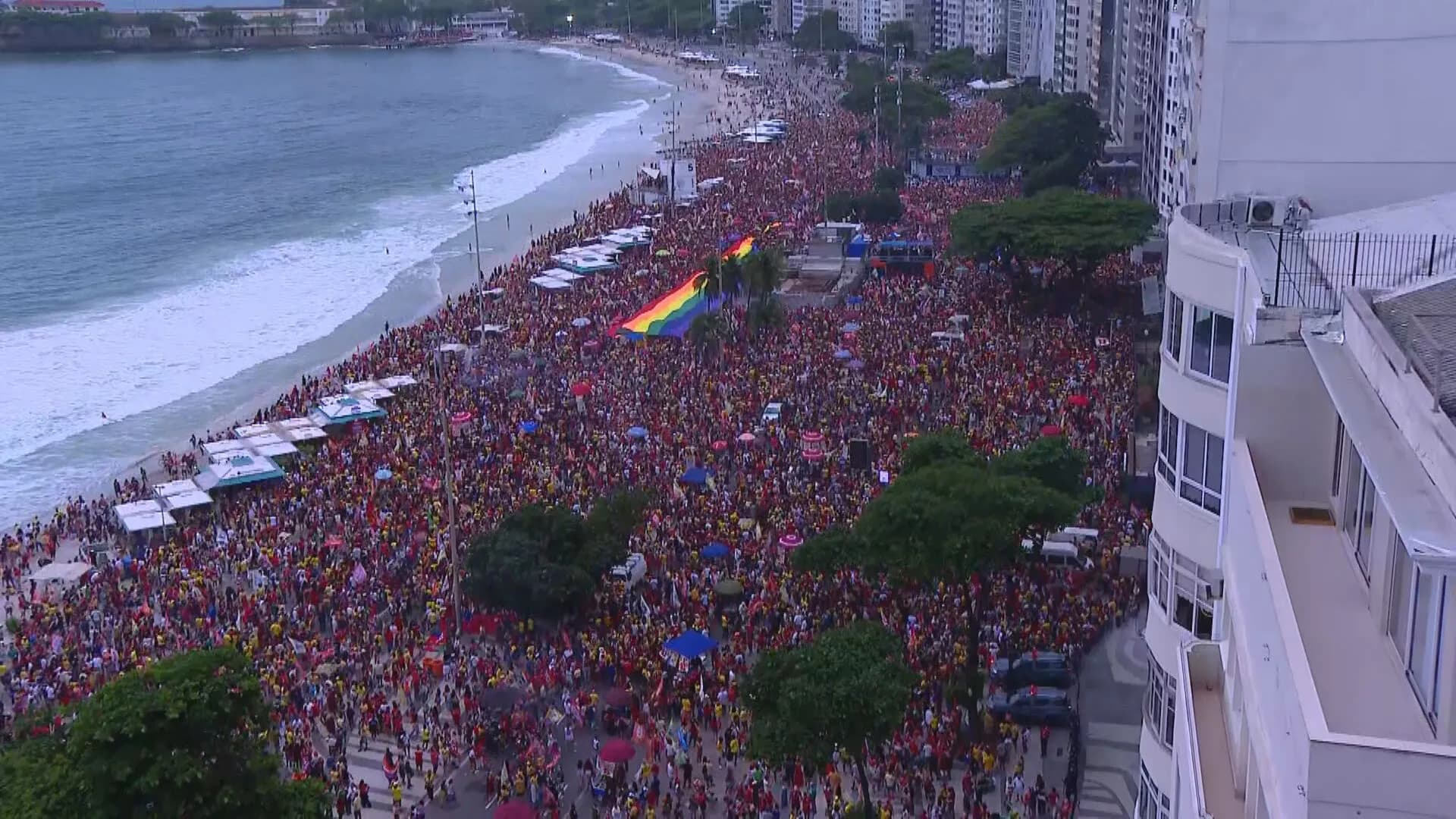 Entenda: Ato de apoiadores de Lula em Copacabana reúne 56,4 mil pessoas às 18h, segundo metodologia da USP
