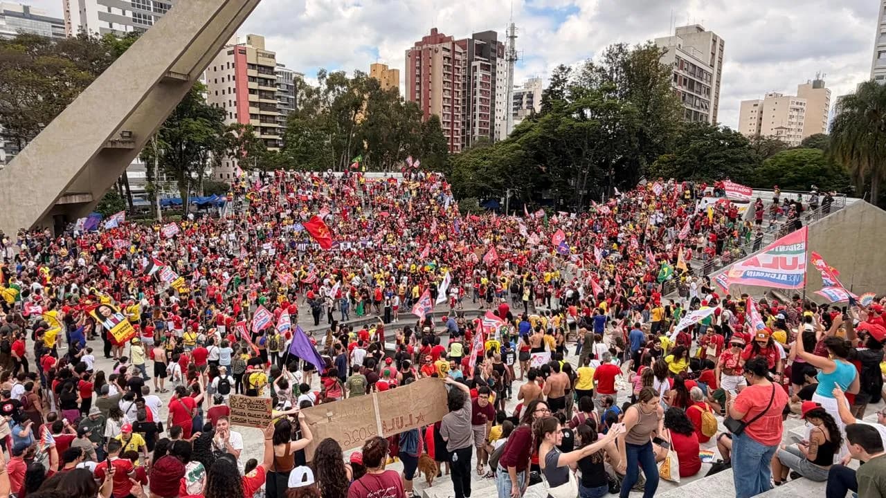 Atualização: Manifestantes fazem ato de apoio à reeleição de Lula em Campinas