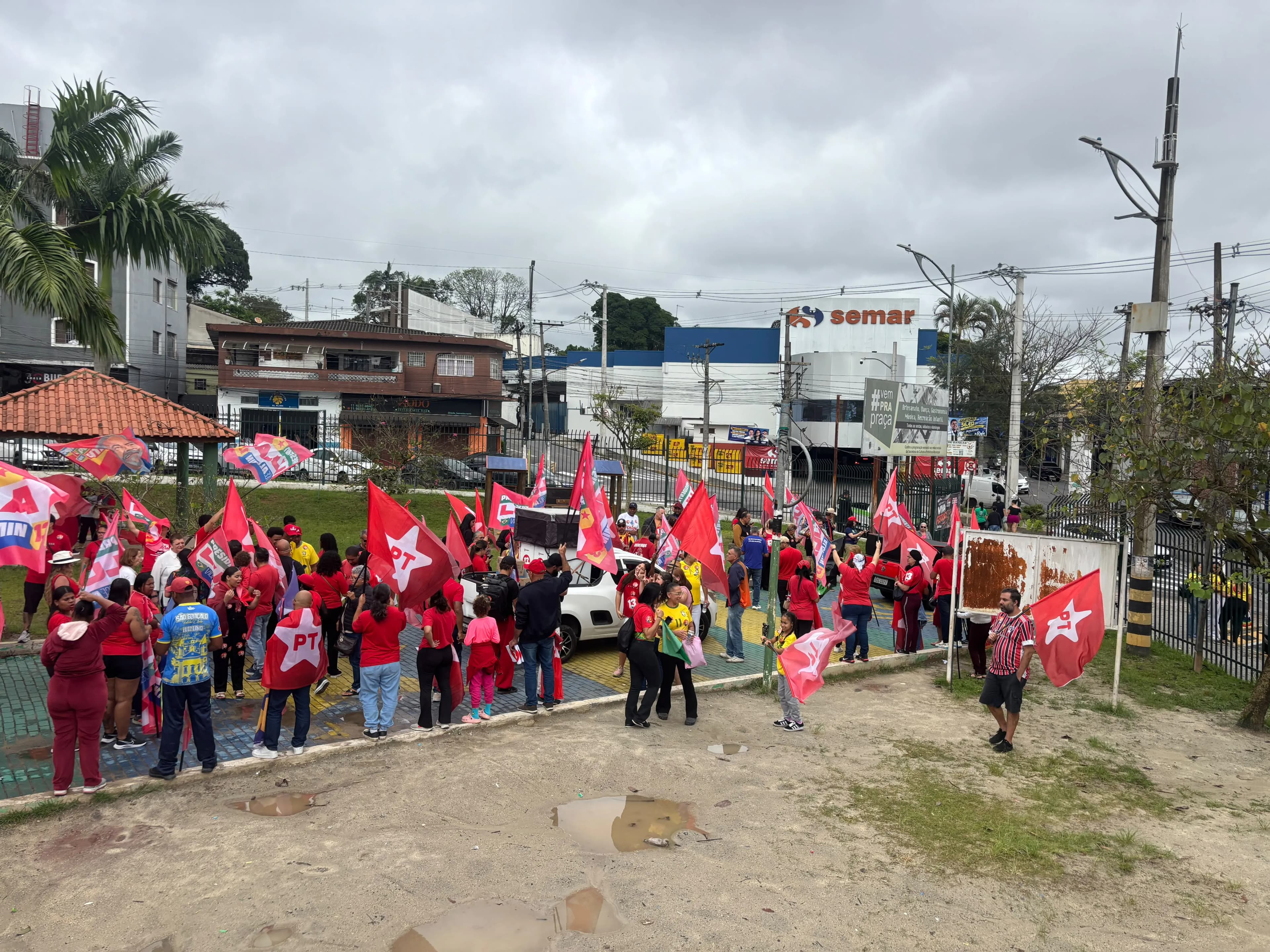 Entenda: Manifestantes fazem ato de apoio à reeleição de Lula em Ferraz de Vasconcelos
