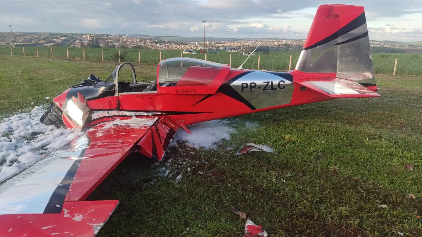 Vídeos, testemunhas e perícia: que evidências forças de segurança Civil tem para apurar queda de avião com 2 mortes em SP?