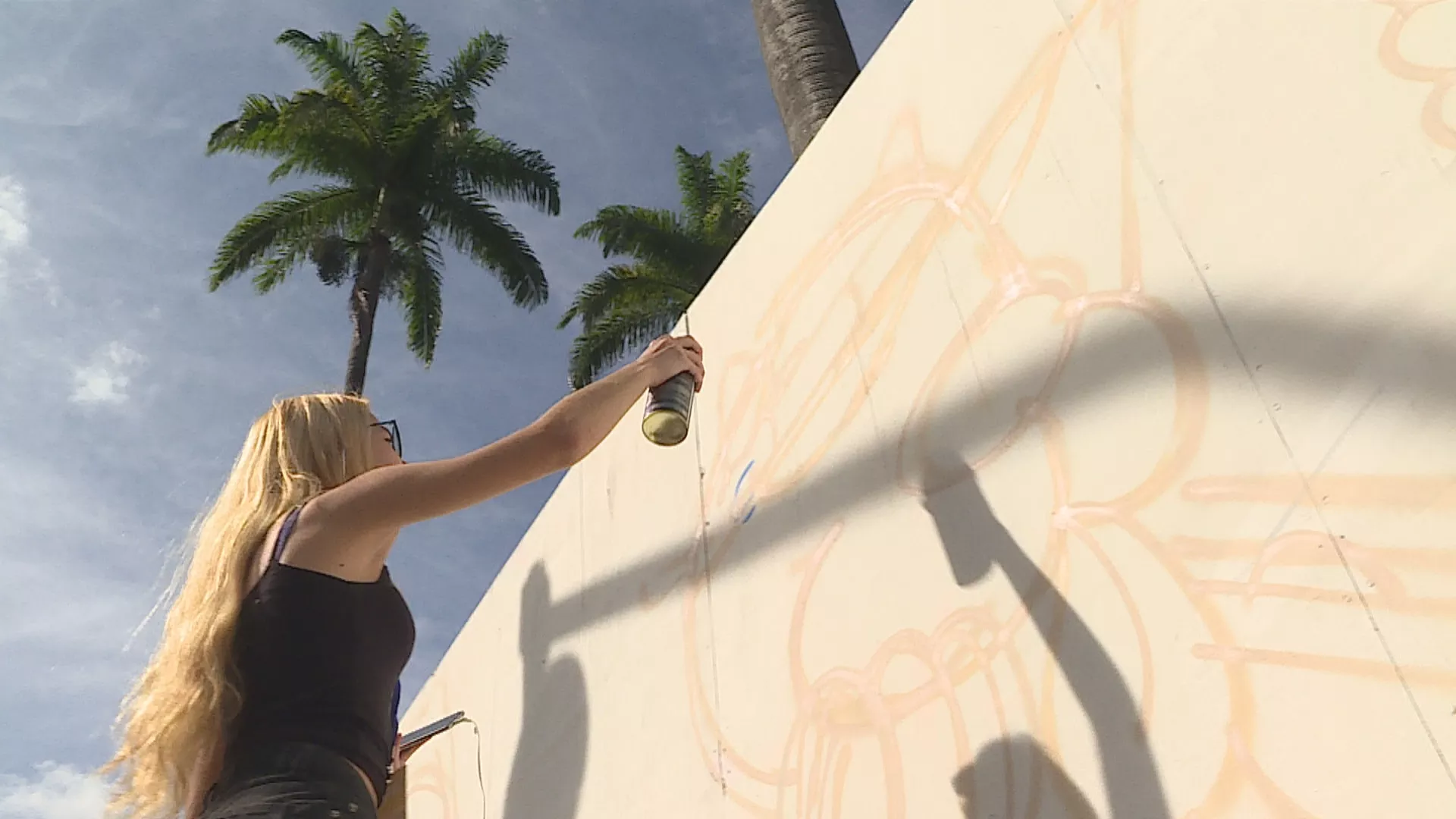 Em destaque: Artistas pintam tapumes e fazem mural no entorno da Praça da Liberdade, em BH