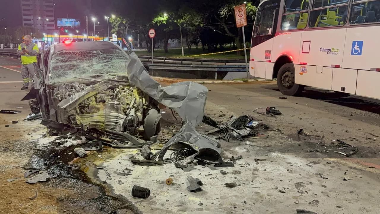 Panorama: Duas pessoas morrem e uma fica ferida após carro bater em ônibus em Campinas; PM suspeita de racha