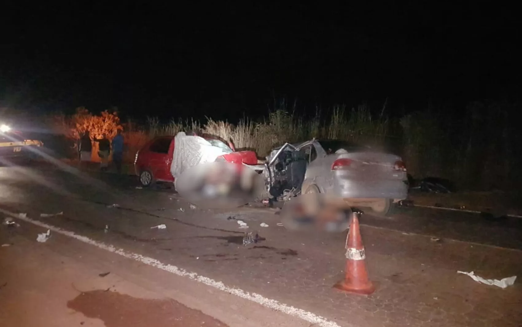 Atualização: Homem, grávida e três crianças morrem em acidente na BR-080, em Padre Bernardo