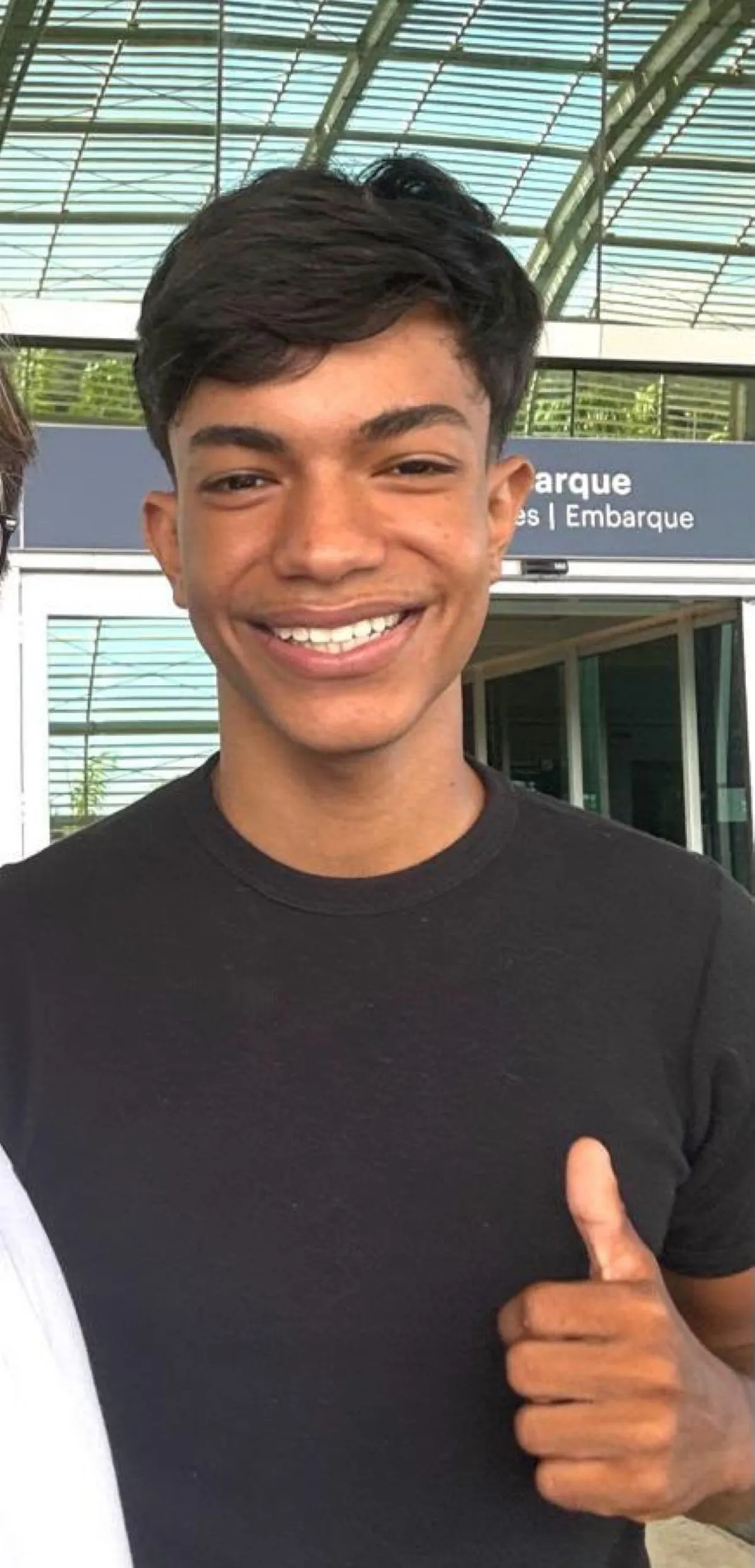 Motorista por aplicativo falece durante perseguição policial após assalto a pizzaria em Natal; família diz que ele era refém