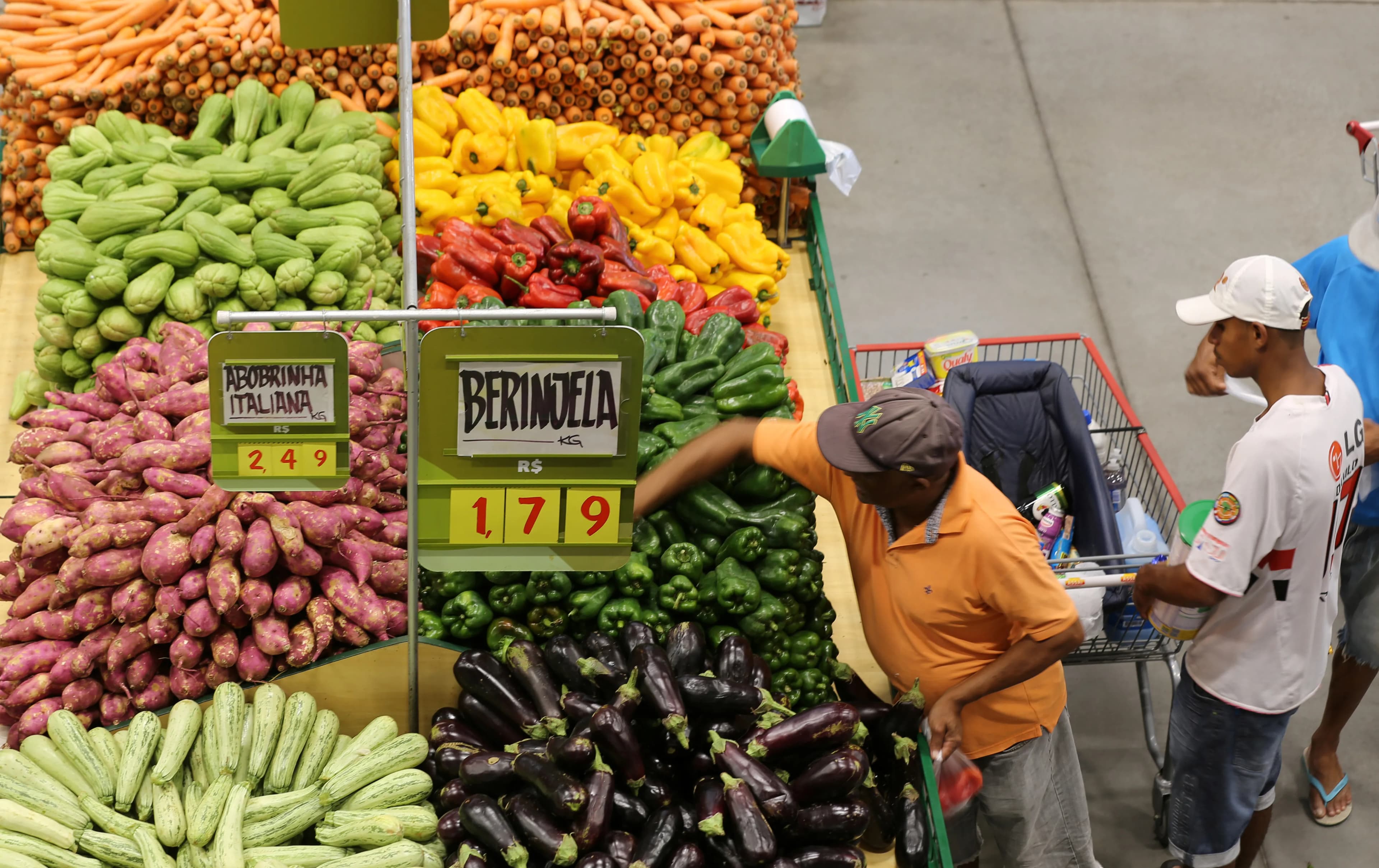 mercados avaliam fechar aos domingos no RS, diz entidade do setor — Fim da escala 6x1