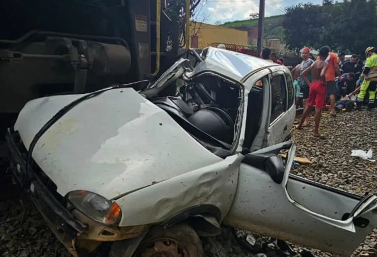 Entenda: Motorista de carro atingido por trem segue em estado grave e será transferido em Juiz de Fora