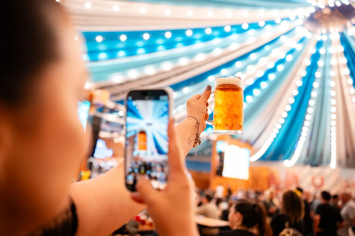 Em destaque: Oktoberfest Blumenau bate recorde histórico de público em um único dia; veja detalhes da festa
