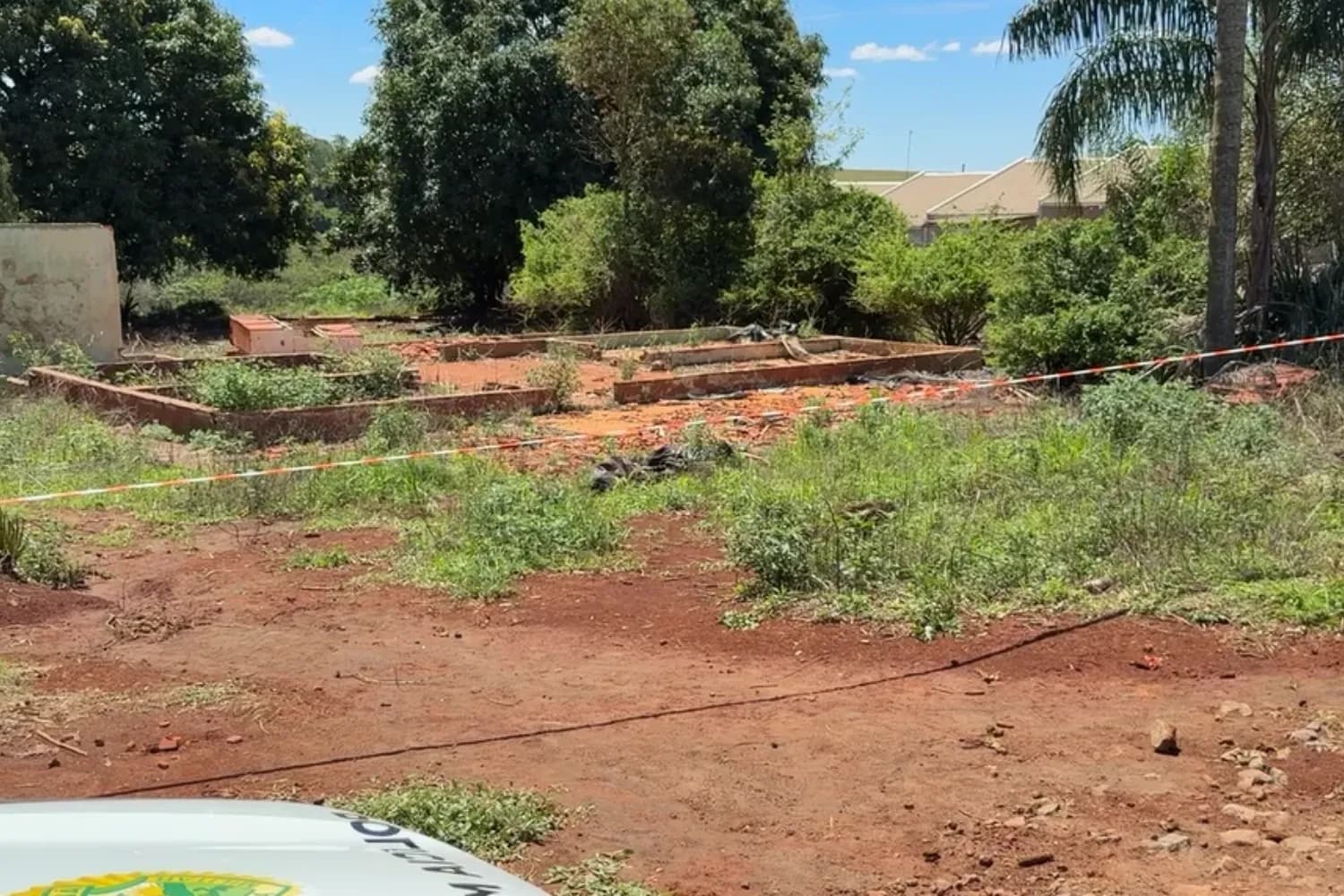 Adolescente venezuelana de 14 anos é encontrada morta em mata no Paraná; padrasto, apontado como suspeito, perde a vida em confronto com a PM