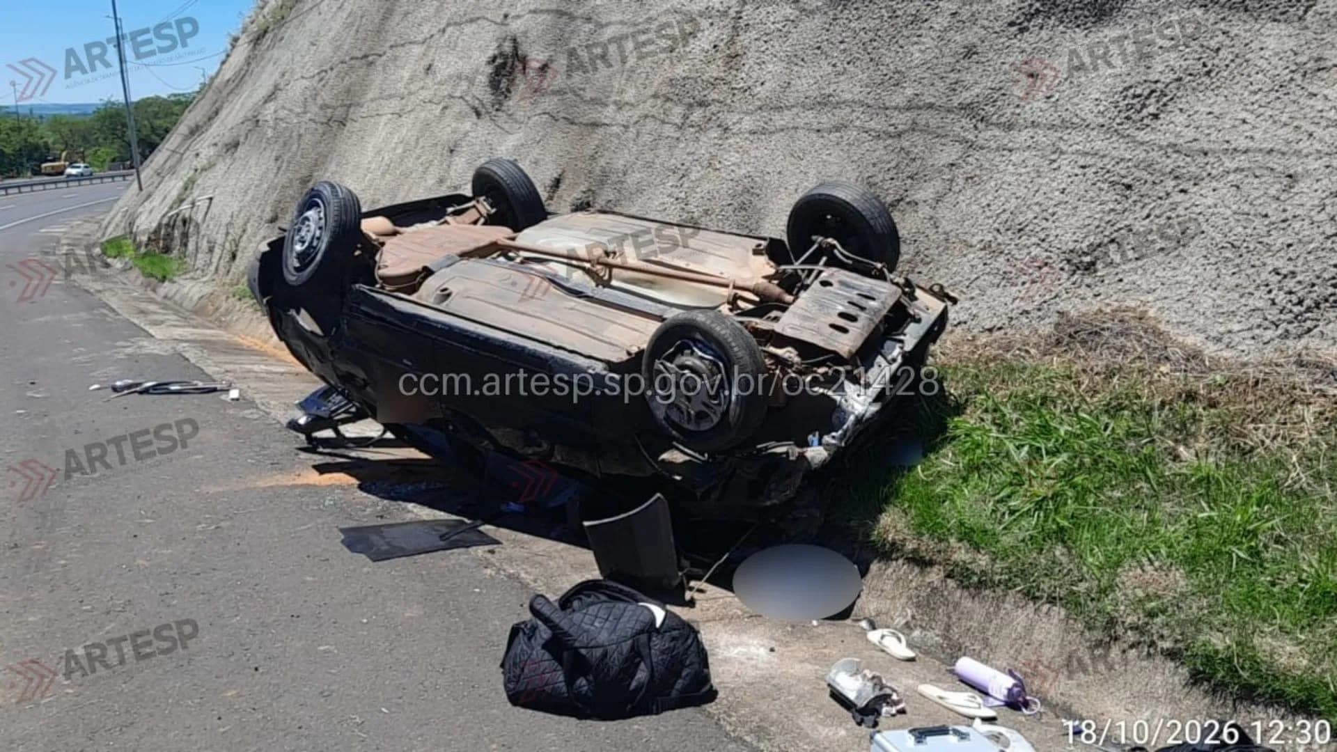 Passageira perde a vida após ser arremessada de carro em capotamento na rodovia SP-333