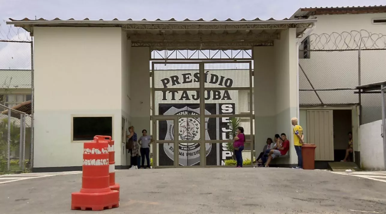 Fique por dentro: Detento provoca incêndio com pedaços de colchão em presídio de Itajubá; três pessoas recebem atendimento médico
