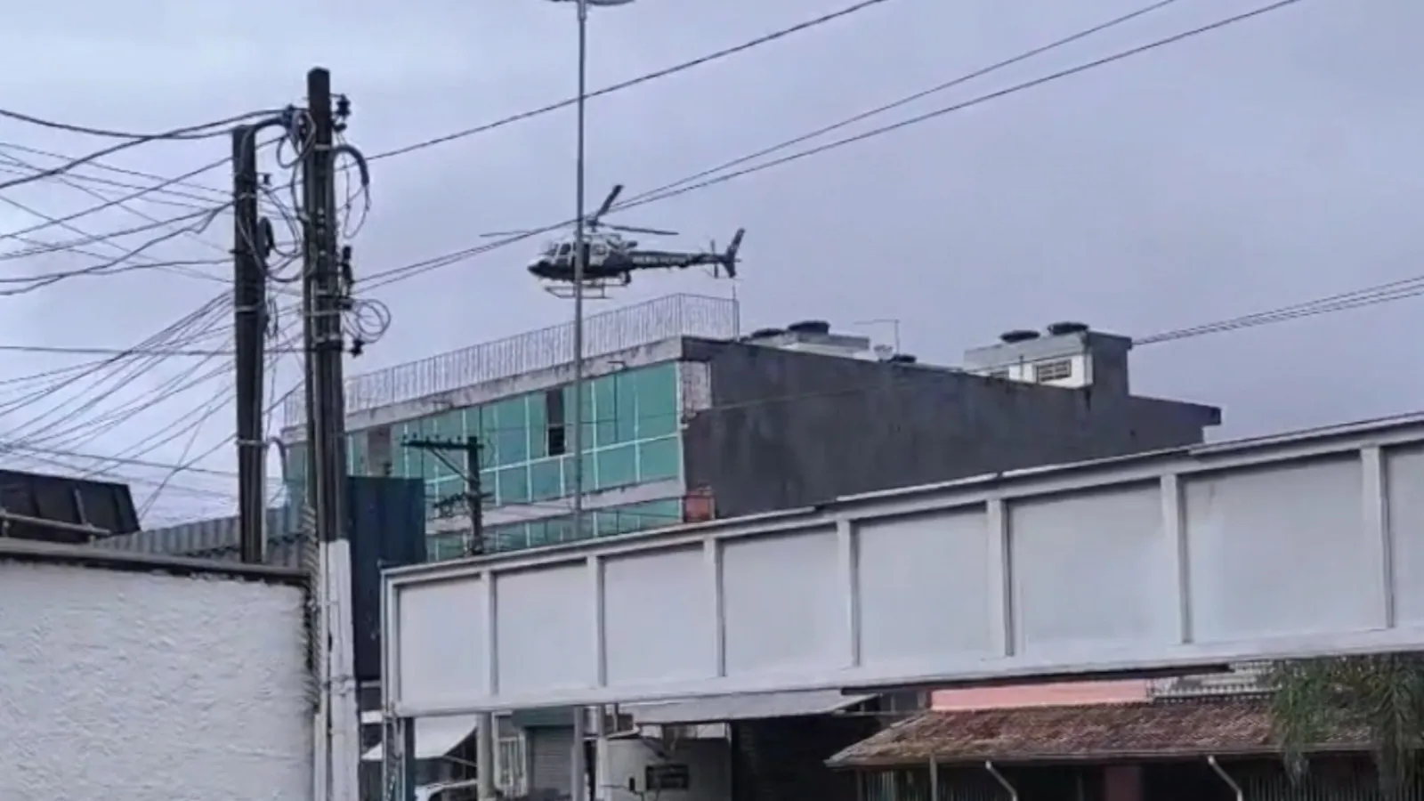 forças de segurança procura suspeito de roubo de carro com apoio do Águia em Mogi das Cruzes